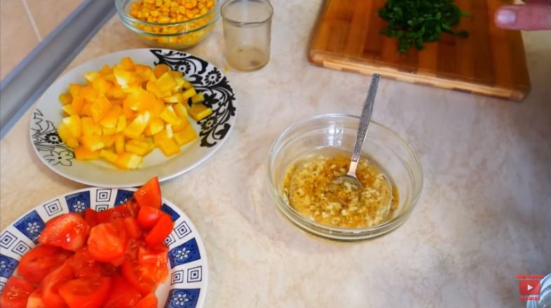 Салат с куриным феле без майонеза и закуска с печенью трески