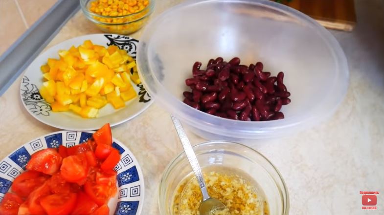Салат с куриным феле без майонеза и закуска с печенью трески