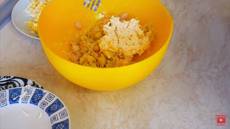 Салат с куриным феле без майонеза и закуска с печенью трески