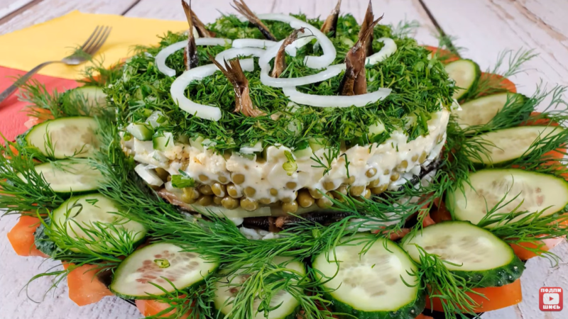 Салат «Старая Рига» готовится из простых продуктов, но его вкус просто божественный
