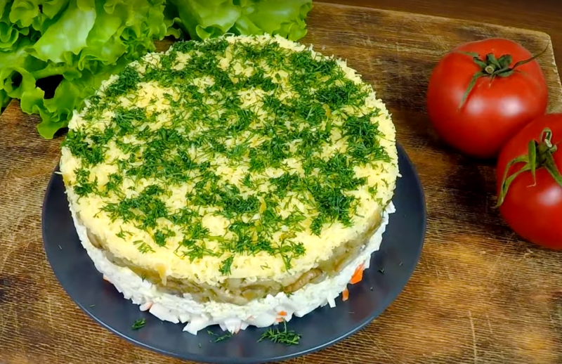 Салат с крабовыми палочками и грибами