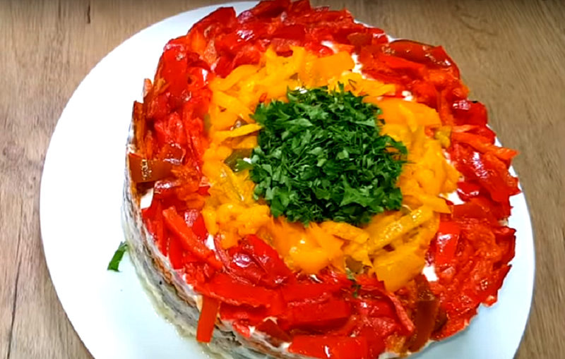 Салат с консервированной скумбрией